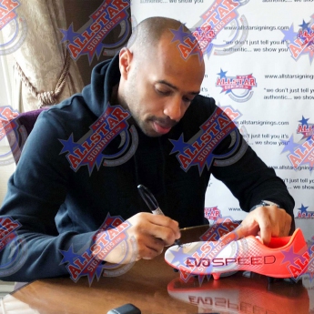 Legende gheată de fotbal în ramă Henry Signed Boot (Framed)