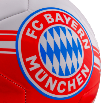 Bayern München balon de fotbal crest on a striking red and white - Size 5