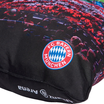 Bayern München pernă Allianz Arena