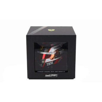 Modele auto și moto model de cască 1:5 Charles Leclerc - SF Abu Dhabi 2025