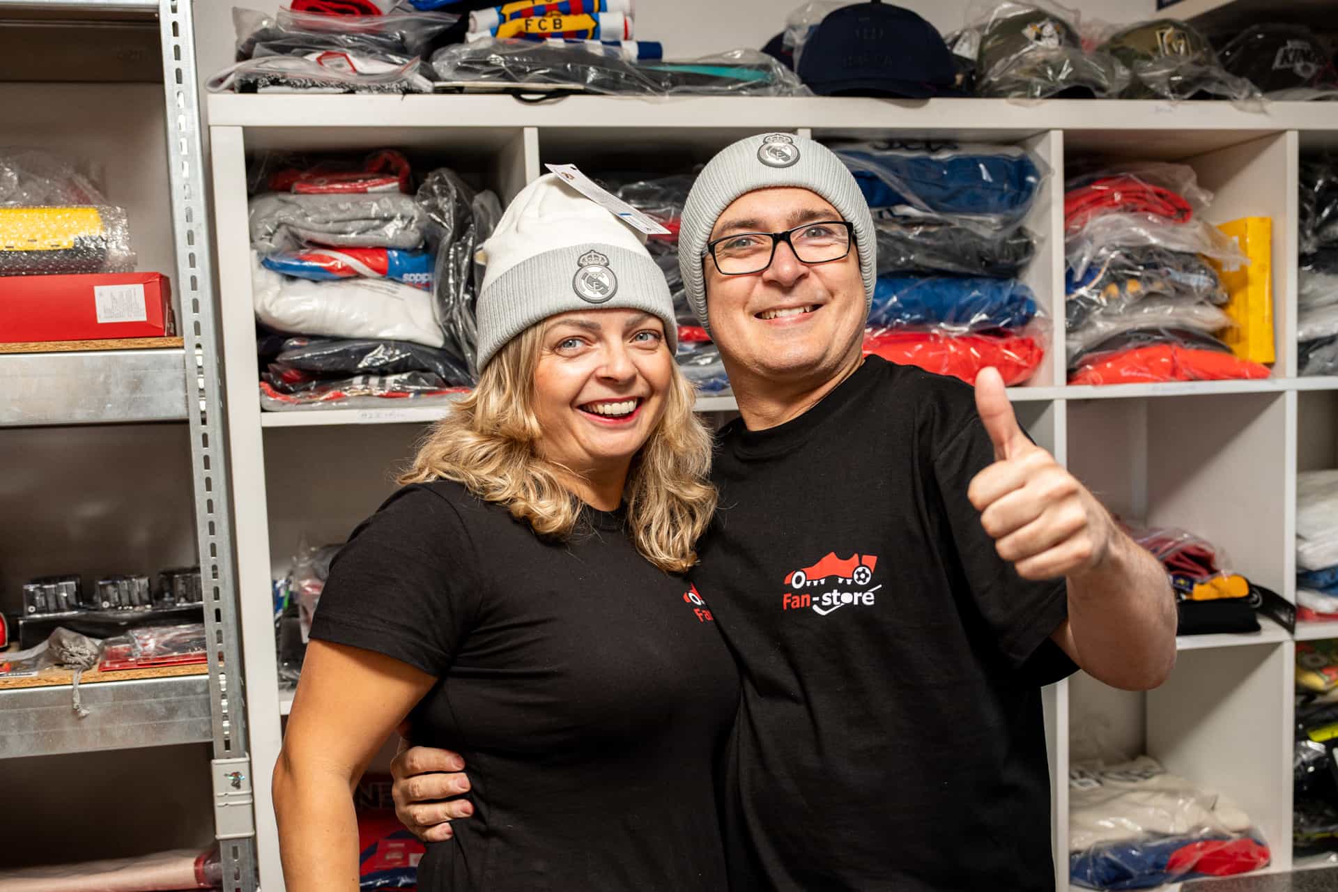 Echipa din spatele magazinului Fan-Store